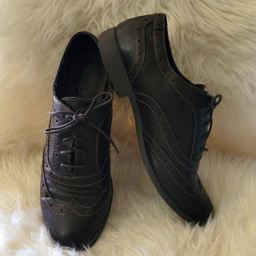 Bolo Brown Faux Leather Oxford Brogues Loafers Sz 9. Gently used